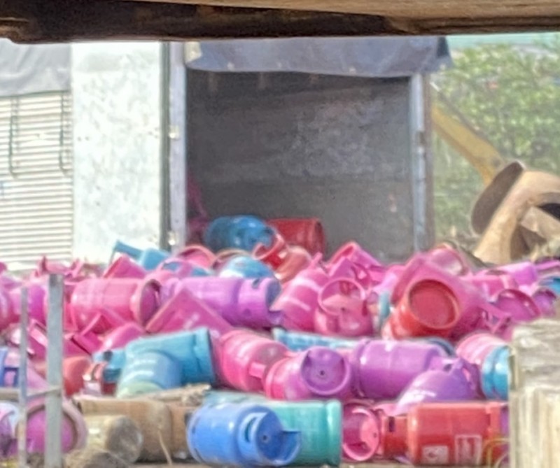 Đà Nẵng: Phát hiện doanh nghiệp tập kết hàng trăm vỏ bình ga trái phép